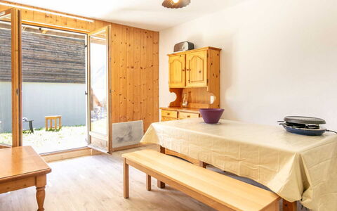 Les Tetras: Apartment, Balcony, Chair, Shade, Outdoor Furniture, Daylighting, Aluminium
