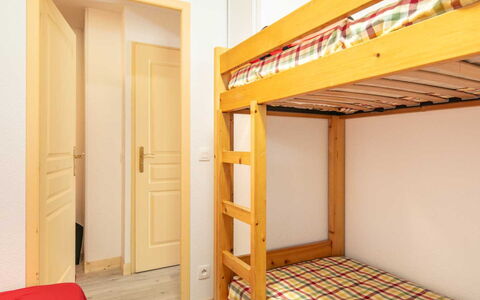 Les Tetras: Apartment, Balcony, Chair, Shade, Outdoor Furniture, Daylighting, Aluminium
