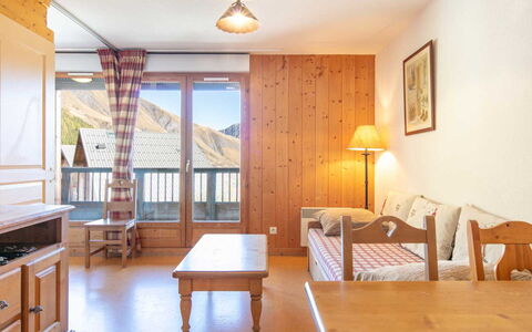 Les Marmottes: Apartment, Balcony, Chair, Shade, Outdoor Furniture, Daylighting, Aluminium