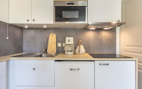 Les Grizzlis: Kitchen, Countertop, Cabinetry, Kitchen Appliance, Interior Design, Wood, Major Appliance, Kitchen Sink, Plumbing Fixture, Flooring