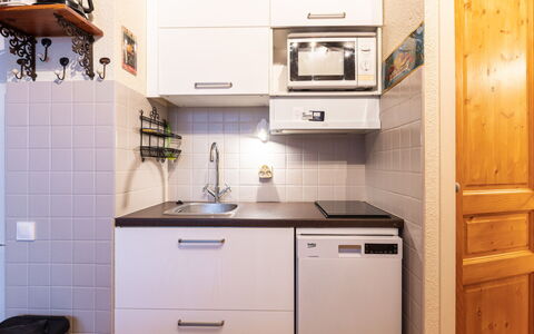 Grande Neige: Kitchen, Countertop, Cabinetry, Interior Design, Kitchen Appliance, Flooring, Furniture, Wood, Major Appliance, Ceiling