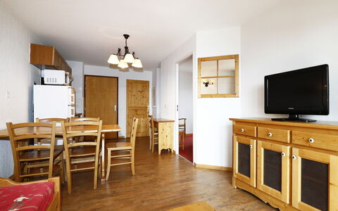 T.bergerie: Kitchen, Countertop, Cabinetry, Interior Design, Kitchen Appliance, Flooring, Furniture, Wood, Major Appliance, Ceiling