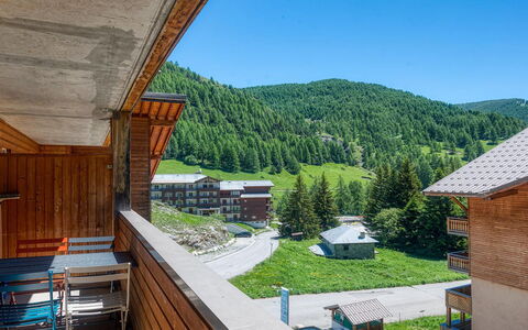 C. du Verdon: Wood, Residential Area, House, Home, Human Settlement, Hill Station, Balcony, Slope, Village, Valley