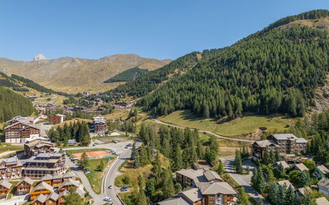 C. du Verdon: Mountainous Landforms, Mountain, Landscape, Mountain Range, Hill, House, Residential Area, Highland, Hill Station, Home