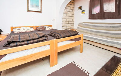 Accommodation:&nbsp;Nino 223.3