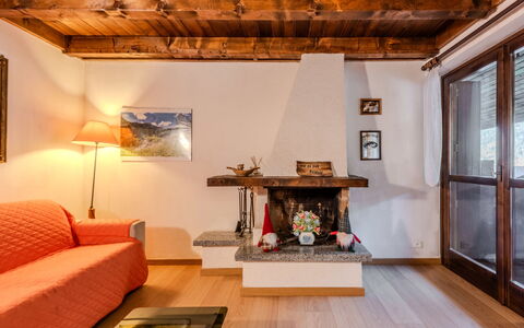 Pinzolo 202: Interior Design, Furniture, Wood, Flooring, Floor, Room, Ceiling, Home, Living Room, Apartment