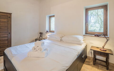 Cottage Monti Pet Friendly With Shared Pool: Bedroom, Wall, Bed, Interior Design, Wood, Ceiling, Floor, Bed Sheet, Flooring, Bedding