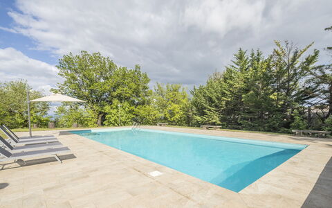 Cottage Monti Pet Friendly With Shared Pool: Swimming Pool, Shade, Landscaping, Design, Tile, Resort, Flagstone, Evergreen