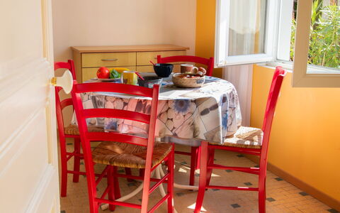 Le Cocon: Furniture, Interior Design, Flooring, Wood, Chair, Floor, Table, Dining Room, Room, Kitchen & Dining Room Table
