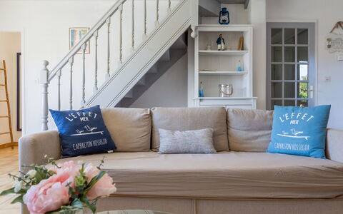 Bosquet des Ecureuils 17: Furniture, Interior Design, Couch, Flooring, Floor, Cushion, Wood, Living Room, Room, Throw Pillow