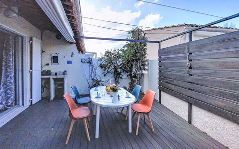 Les Ondines 1: Apartment, Condominium, Residential Area, Urban Design, Mixed-Use, Commercial Building, Balcony, Hotel, Shade