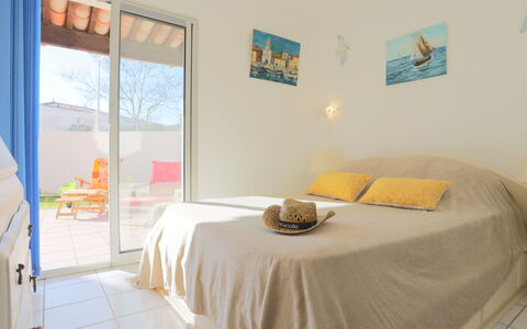 Domaine Grand Plage: Flooring, Interior Design, Floor, Apartment, Balcony, Ceiling, Condominium, Chair, Shade, Porch