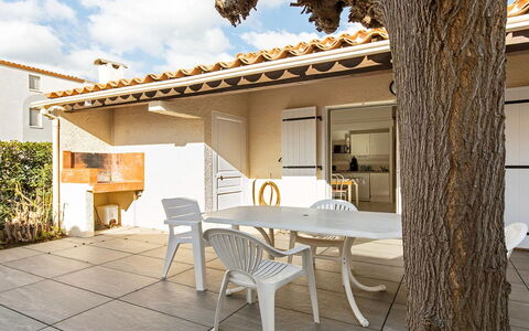 Perles du Soleil: Flooring, Interior Design, Floor, Apartment, Balcony, Ceiling, Condominium, Chair, Shade, Porch