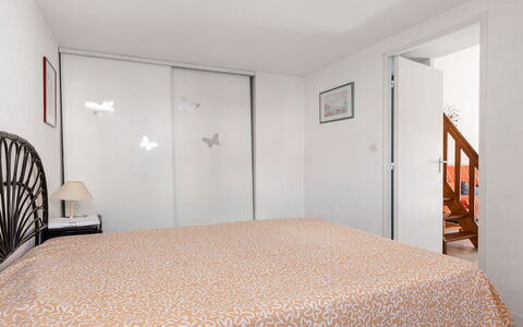 Perles du Soleil: Flooring, Interior Design, Floor, Apartment, Balcony, Ceiling, Condominium, Chair, Shade, Porch
