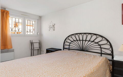 Perles du Soleil: Flooring, Interior Design, Floor, Apartment, Balcony, Ceiling, Condominium, Chair, Shade, Porch