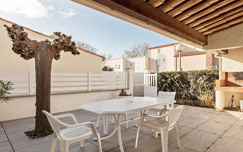 Perles du Soleil: Flooring, Interior Design, Floor, Apartment, Balcony, Ceiling, Condominium, Chair, Shade, Porch