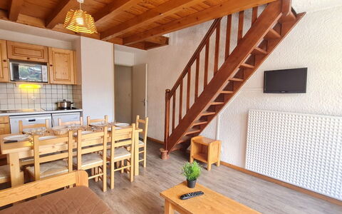 Meijotel B: Wood, Flooring, Floor, Furniture, Hardwood, Wood Stain, Door, Wood Flooring, Plank, Lumber