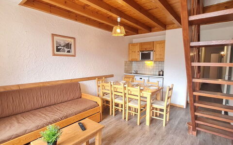 Meijotel B: Flooring, Interior Design, Floor, Apartment, Balcony, Ceiling, Condominium, Chair, Shade, Porch