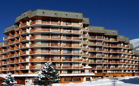 Meijotel B: Flooring, Interior Design, Floor, Apartment, Balcony, Ceiling, Condominium, Chair, Shade, Porch