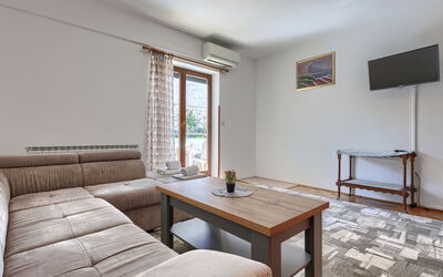 Accommodation:&nbsp;Zoki 1 221.1