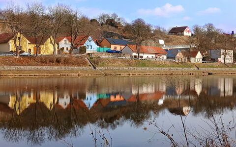 Vltava: Water Resources, Bank, Rural Area, Watercourse, Home, Reflection, Cottage, Village, River, Lake
