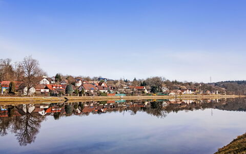 Vltava: Water, Water Resources, Body Of Water, Waterway, Bank, Watercourse, Reflection, Lake, River, Channel