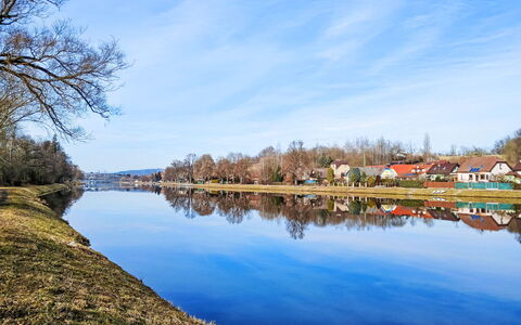Vltava: Water, Water Resources, Body Of Water, Tree, Waterway, Bank, Watercourse, Natural Landscape, Channel, Reflection