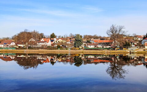 Vltava: Water, Water Resources, Body Of Water, Tree, Nature, Waterway, Bank, Watercourse, Reflection, Architecture