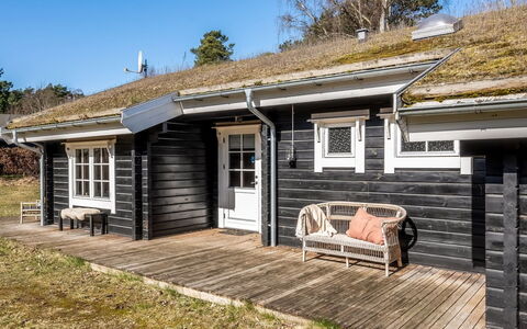Franka - from the Sea: Vegetation, Shrub, Spring, Cottage, Garden, Shade, Backyard, Yard, Chair