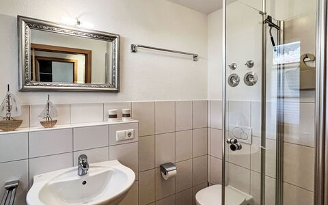 Kleine Auszeit: Interior Design, Plumbing Fixture, Flooring, Floor, Bathroom, Bathroom Sink, Furniture, Room, Sink, Plumbing