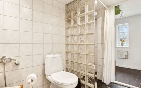 Bena - 2Km from the Sea: Wall, Flooring, Floor, Interior Design, Toilet Seat, Tile, Toilet, Bathroom, Ceiling, Room
