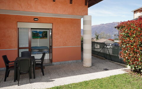 Cà Silvio: Shade, Outdoor Furniture, Outdoor Structure, Daylighting, Balcony