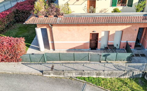 Cà Silvio: Residential Area, Home, Balcony, Fence, Driveway, Home Fencing, Daylighting, Handrail, Hacienda