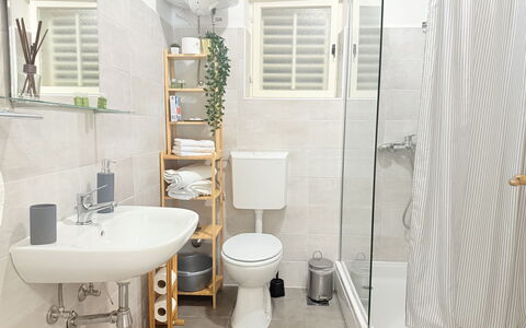 Appartamento Olive Garden, Ac, Wifi, Hvar: Toilet Seat, Bathroom, Toilet, Plumbing Fixture, Interior Design, Flooring, Floor, Bathroom Sink, Sink, Tap