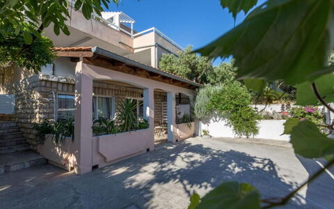 Appartamento Nomads, Ac, Wifi Hvar: Shade, Hacienda, Estate, Flowerpot, Design, Yard, Houseplant, Courtyard, Outdoor Structure, Balcony