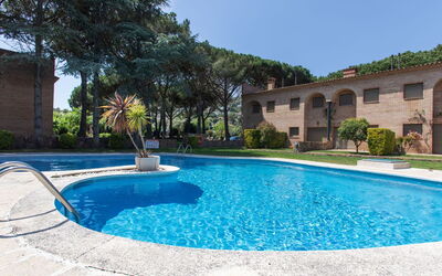 Accommodation:&nbsp;Club 750.3