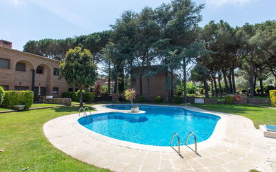 Accommodation:&nbsp;Club 750.3