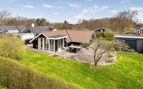 Magnus - 250M to the Fjord: Estate, Shade, Driveway, Farmhouse