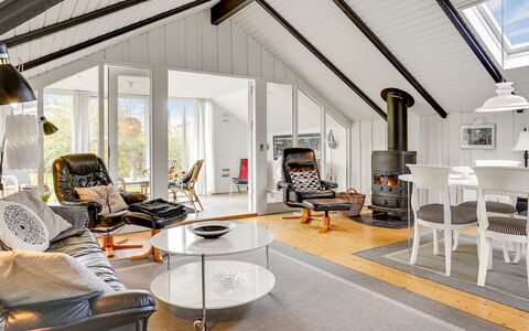 Magnus - 250M to the Fjord: Estate, Shade, Driveway, Farmhouse