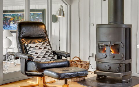 Magnus - 250M to the Fjord: Estate, Shade, Driveway, Farmhouse