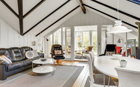 Magnus - 250M to the Fjord: Estate, Shade, Driveway, Farmhouse