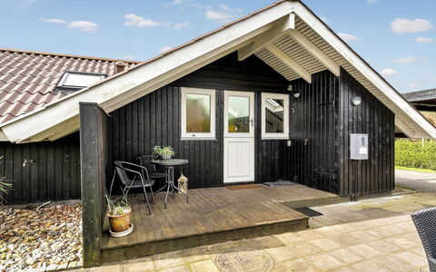 Magnus - 250M to the Fjord: Estate, Shade, Driveway, Farmhouse
