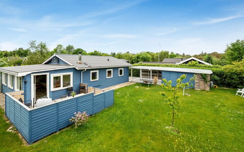 Jerrit - 650M to the Fjord: Estate, Shade, Driveway, Farmhouse