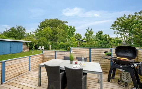 Jerrit - 650M to the Fjord: Estate, Shade, Driveway, Farmhouse