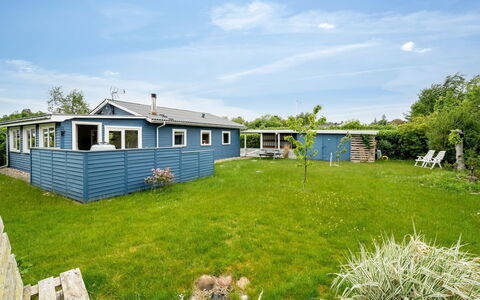 Jerrit - 650M to the Fjord: Estate, Shade, Driveway, Farmhouse