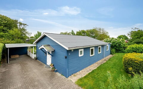 Jerrit - 650M to the Fjord: Estate, Shade, Driveway, Farmhouse