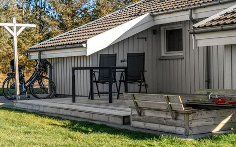 Henri - 1.2Km from the Sea: Wood, Home, Roof, Composite Material, Cottage, Siding, Deck, Porch, Plank, Yard