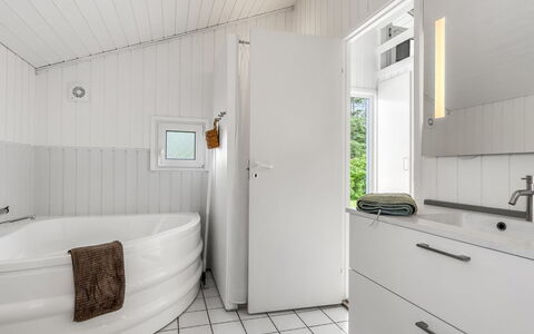 Henri - 1.2Km from the Sea: Plumbing Fixture, Flooring, Interior Design, Floor, Bathroom, Tap, Ceiling, Plumbing, Sink, Tile