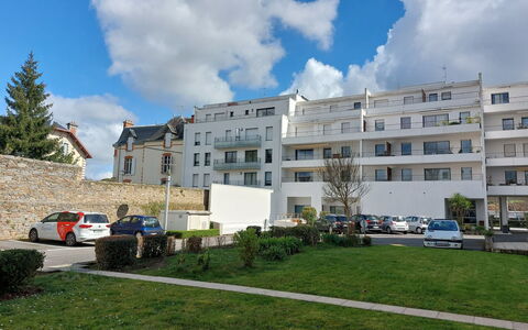 T2 avec Balcon,Calme et Près du Port: Swimming Pool, Resort, Composite Material, Recreation, Leisure, Shade, Vacation, Resort Town, Leisure Centre