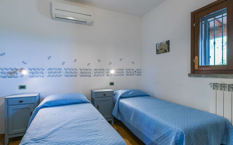 Lilia: Floor, Interior Design, Flooring, Ceiling, Bedroom, Room, Bed, Apartment, Bedding, Bed Sheet